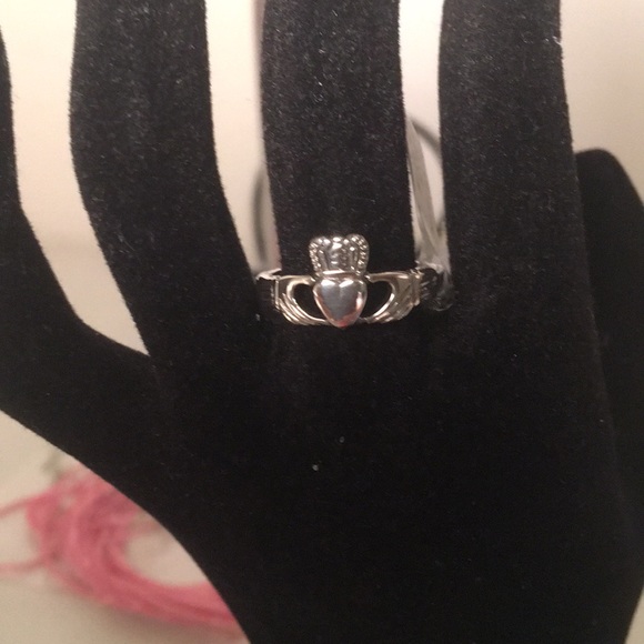 Sterling Silver Irish Claddagh Ring - Picture 6 of 8